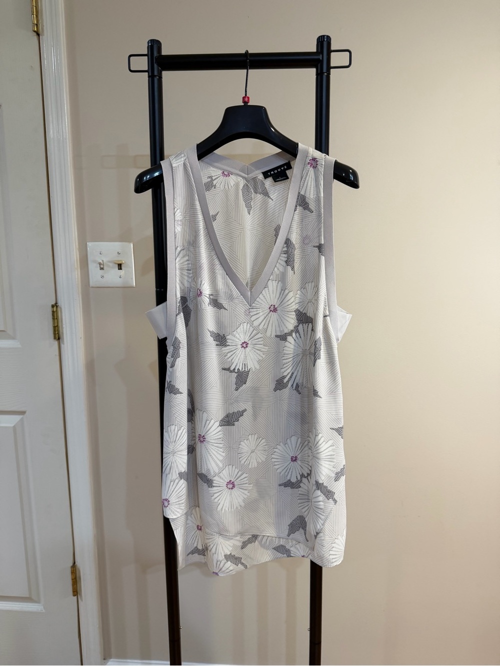 Trouve Light Gray Floral V-Neck Blosue with side bands